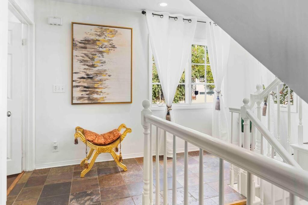 Stunning Mediterranean Mansion In Laurel Canyon Los Angeles Extérieur photo