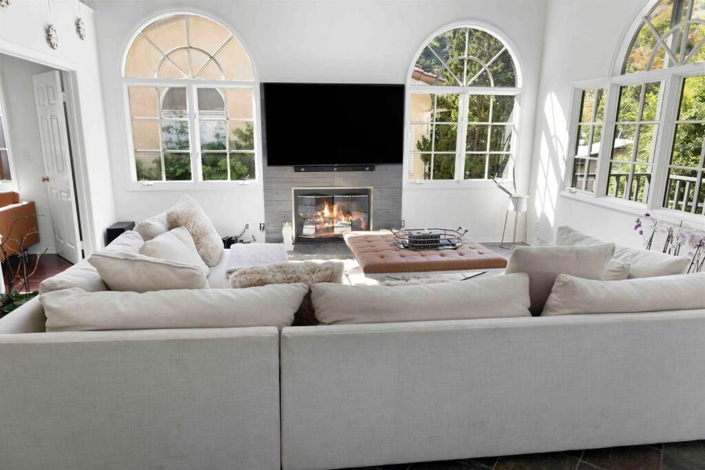 Stunning Mediterranean Mansion In Laurel Canyon Los Angeles Extérieur photo