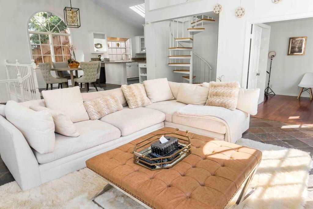 Stunning Mediterranean Mansion In Laurel Canyon Los Angeles Extérieur photo